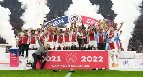  أياكس يكتسح هيرنفين بخماسية ويتوج بالدوري الهولندي